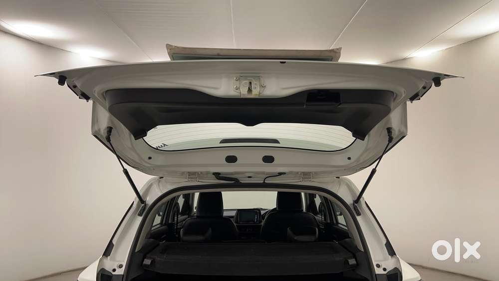 Maruti Suzuki Vitara Brezza 1.5 Lxi, 2023, Petrol