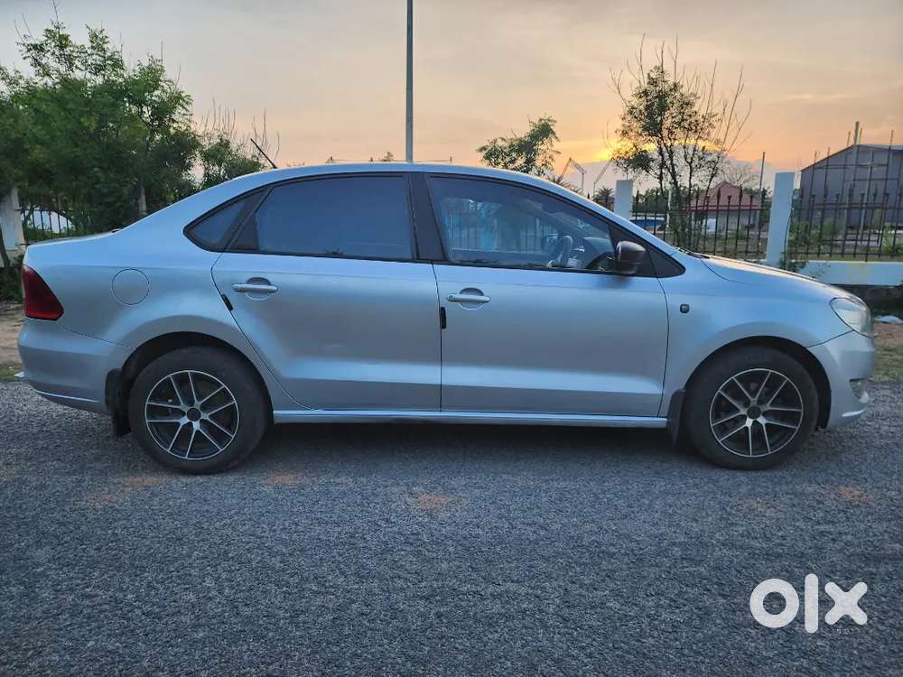 Skoda Rapid 1.6 Tdi Ambition Cr Mt Plus 2014 Diesel Well Maintained