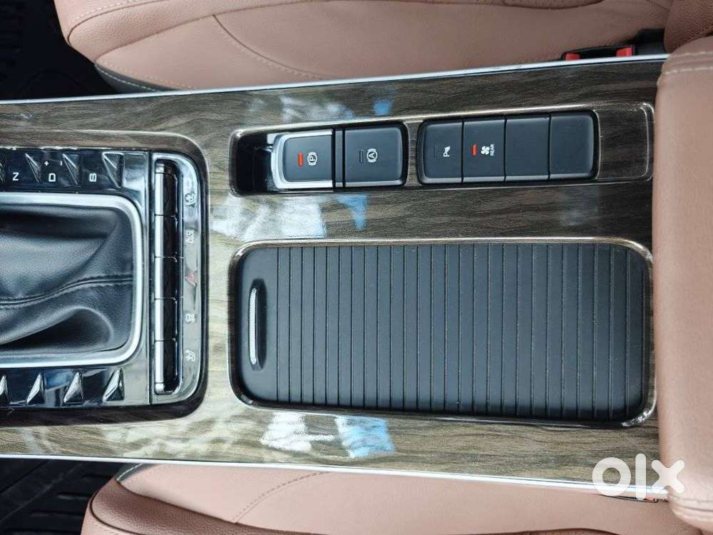 Mg Hector Plus Sharp Pro 1.5 Turbo Petrol Cvt 7 Str, 2023, Petrol