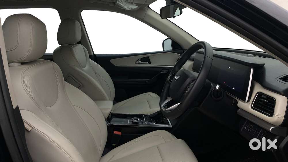 Mahindra Xuv700 2.2 Ax 7 Diesel Mt Luxury Pack Str, 2024, Diesel