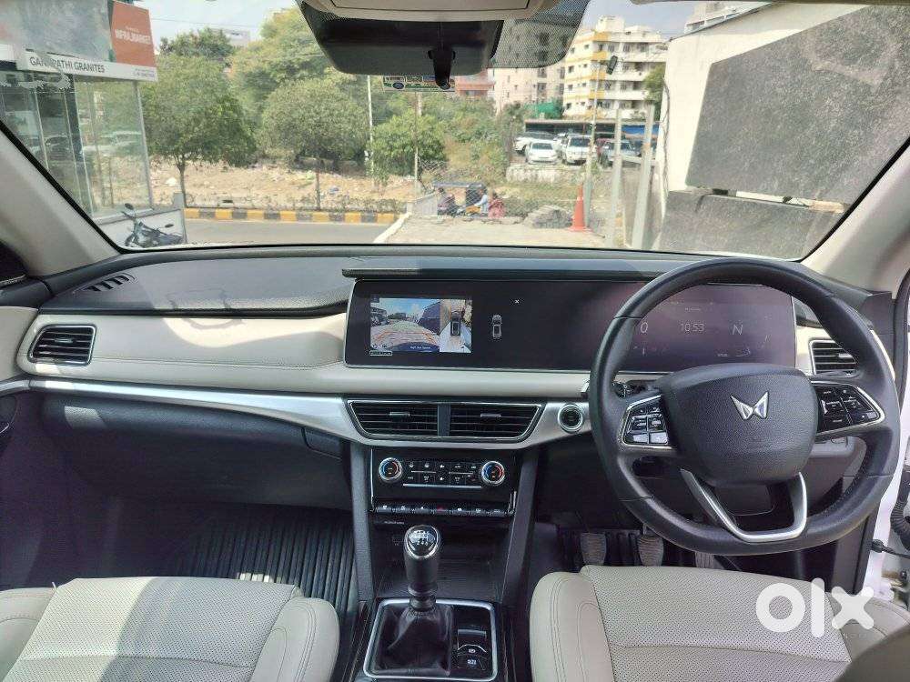 Mahindra Xuv700 2.2 Ax 7 Diesel Mt Luxury Pack Str, 2025, Diesel
