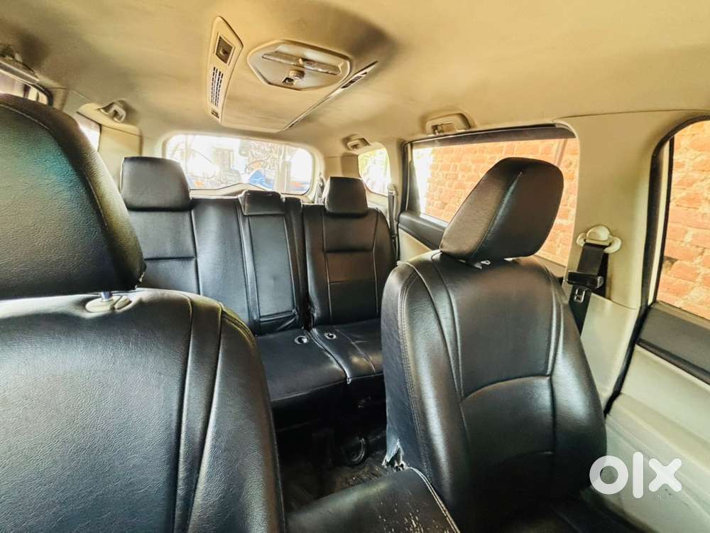 Mahindra Marazzo M2 8 Seater Diesel 2018