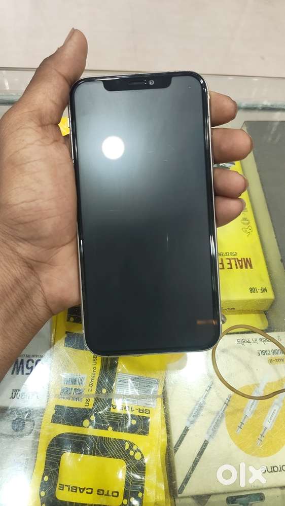 i phone 11 all ok face id of hai bs