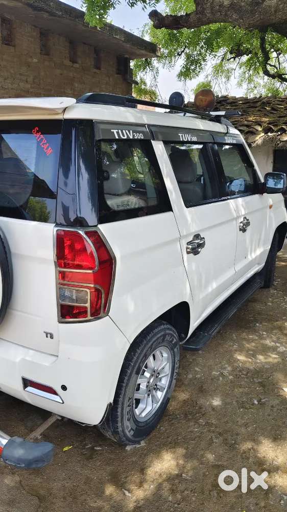 Mahidra Tuv 300 T8 Badhiya Condition Me Charo Tyre Naye