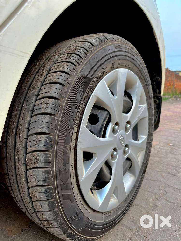 Hyundai Grand I10 1.2 Sportz  2016  42000 Km  First Owner  White