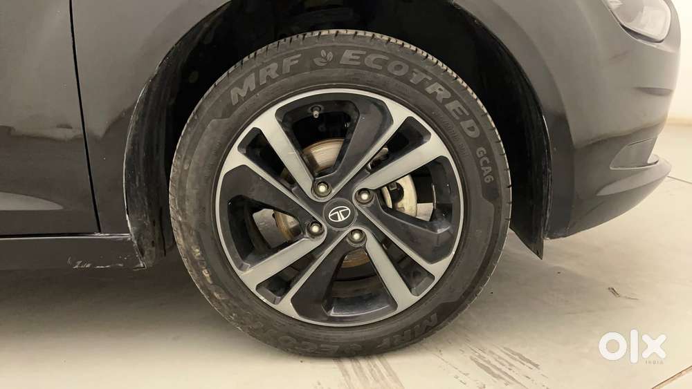 Tata Altroz 1.2 Xza Plus Dark Edition Dct, 2023, Petrol