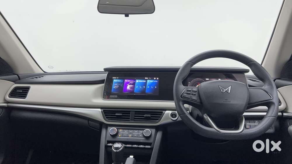 Mahindra Xuv700 2.0 Ax 5 Petrol Mt 7 Str, 2024, Petrol