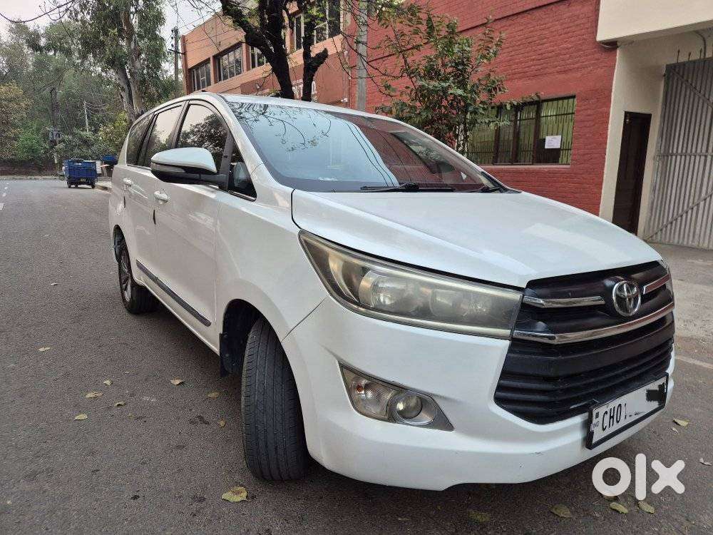 Toyota Innova Crysta 2.4 G Mt, 2017, Diesel