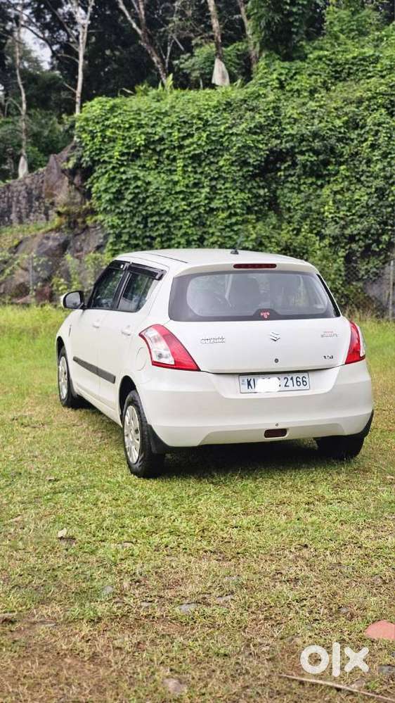 Maruti Suzuki Swift Vxi + Manual, 2012, Petrol