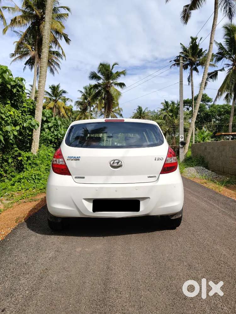 *i20 1.4 Sportz
 *2012 Model
*asking Price:2,50,000
*price Negotiable