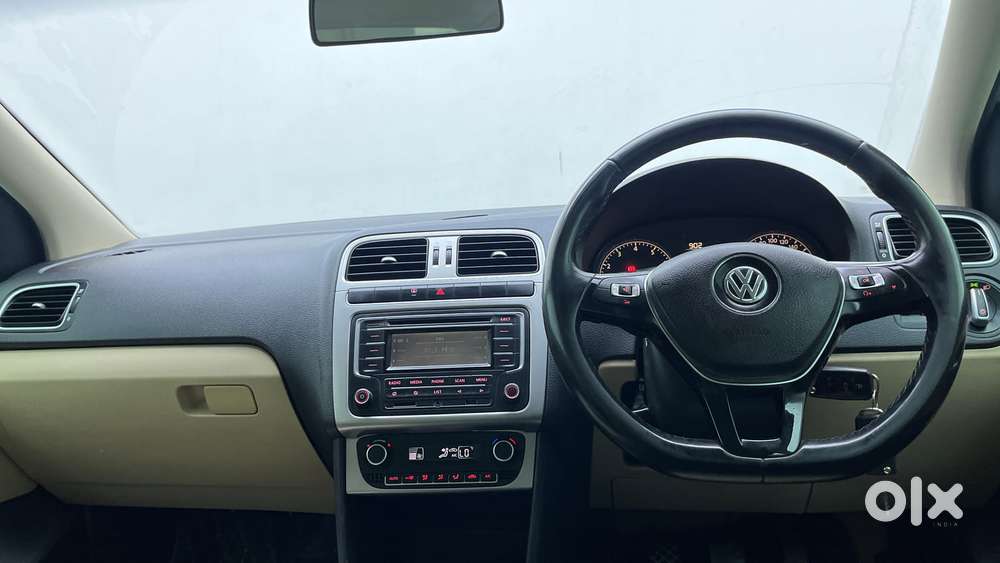 Volkswagen Polo Petrol Highline 1.2l, 2015, Petrol