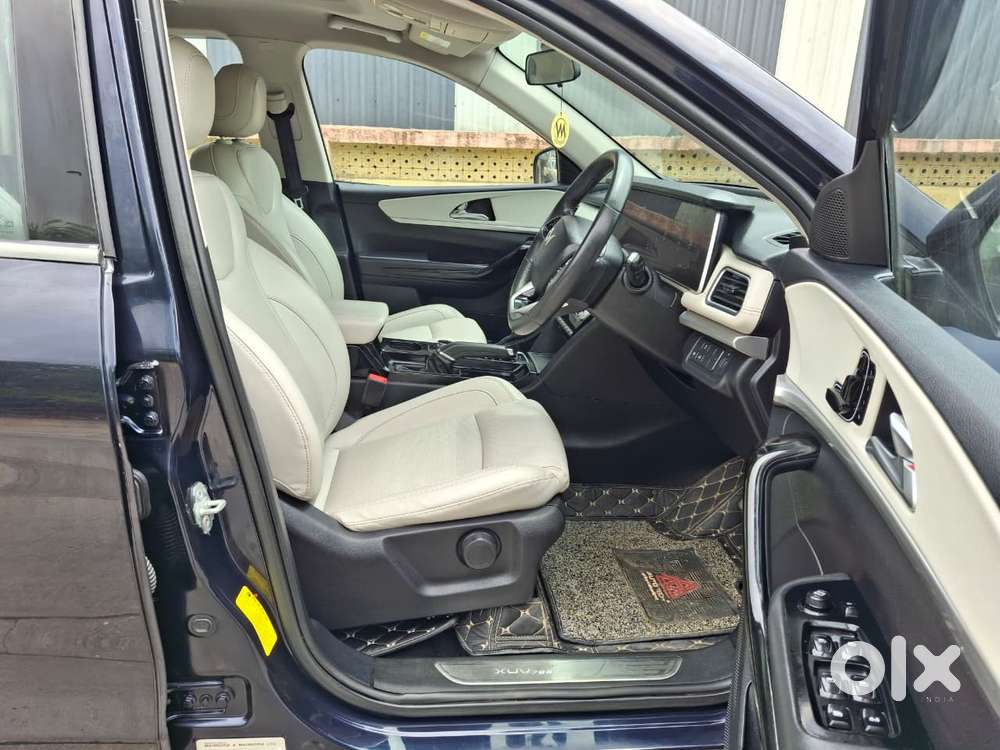 Mahindra Xuv700 2.0 Ax 7 Petrol At Str, 2023, Petrol