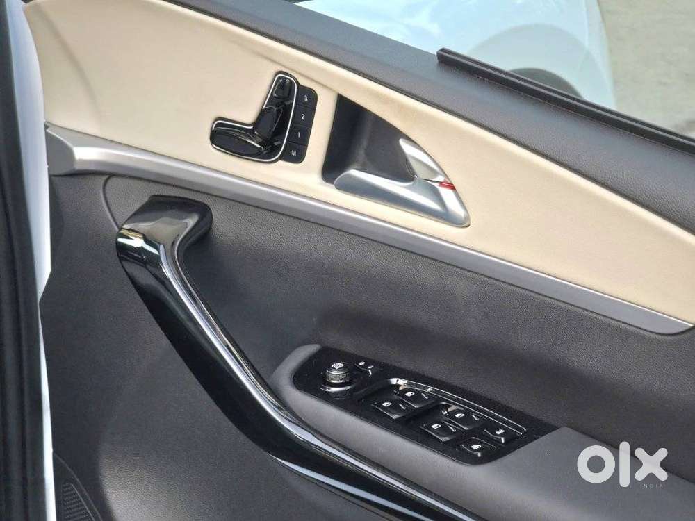 Mahindra Xuv700 2.2 Ax 7 Diesel At Luxury Pack Str, 2025, Diesel