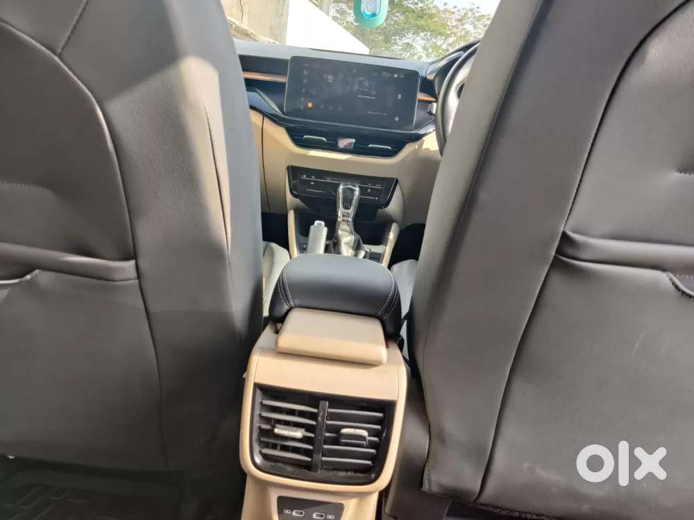 Skoda Slavia Style 1.0l Tsi At, 2023, Petrol