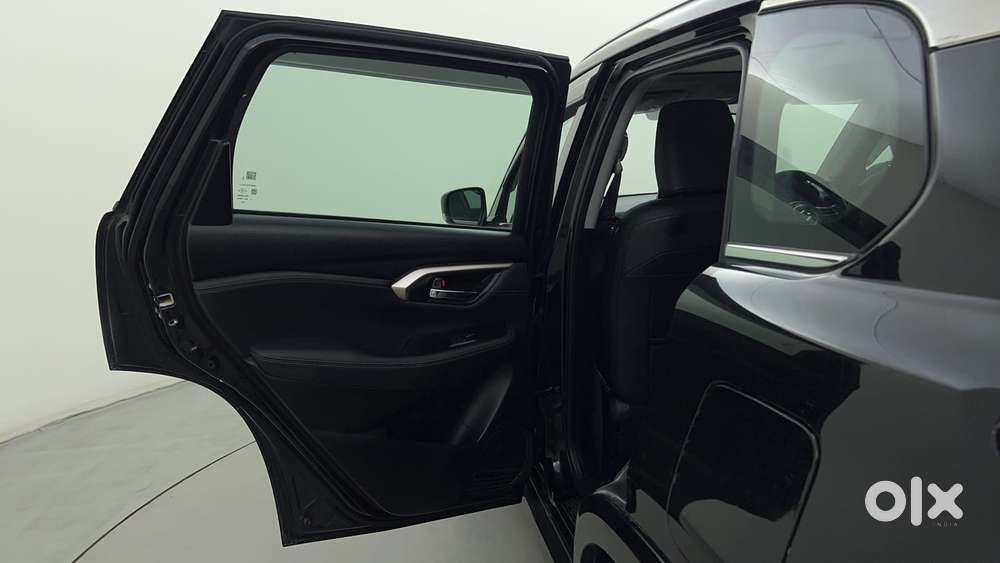 Maruti Suzuki Grand Vitara 1.5 Alpha Plus Intelligent Hybrid Ecvt, 2..