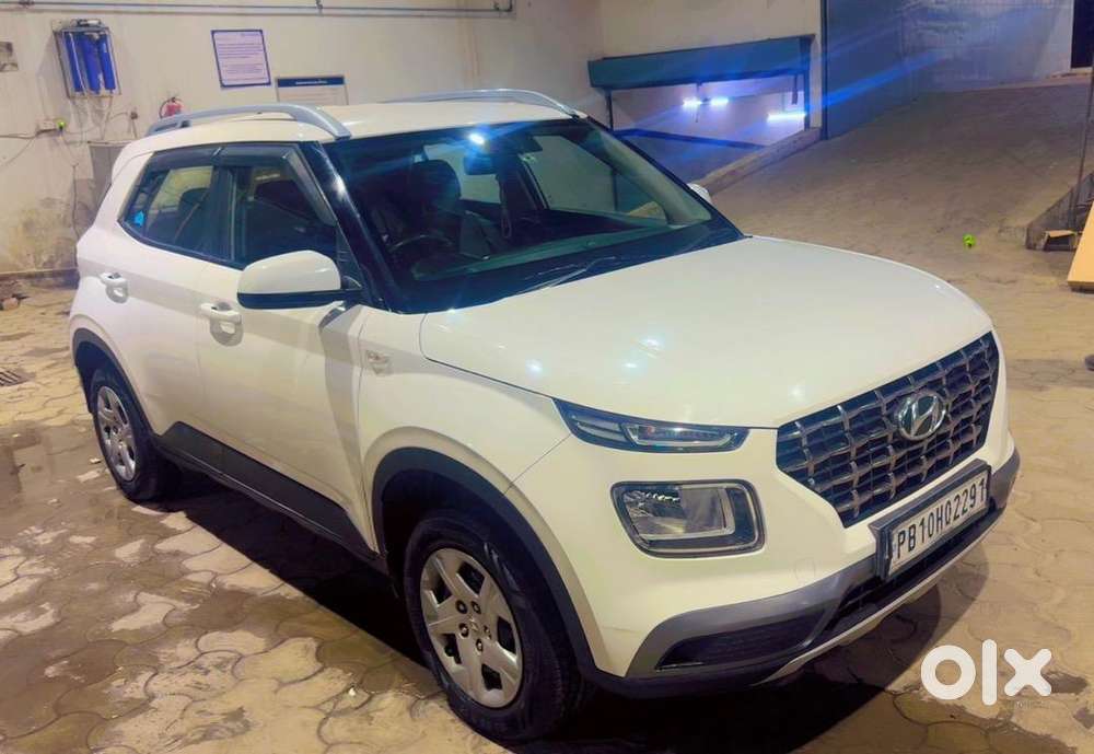 Hyundai Venue 2021 Petrol Well Maintained