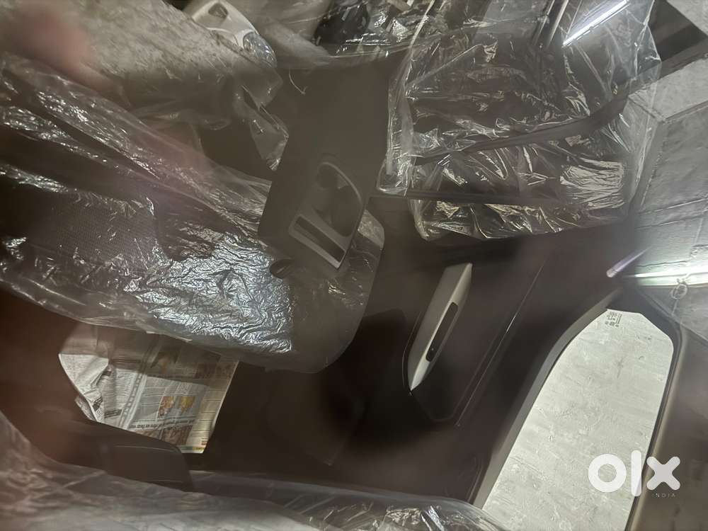 ​renault Kiger Black 2026 Petrol, 6 Days Old, Up-17, First Owner