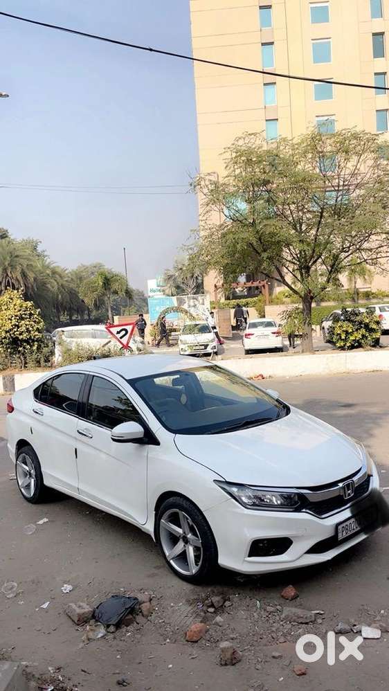 Center Locking Both Keys Available