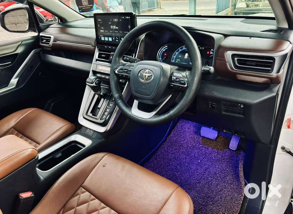 Toyota Innova Hycross 2.0 Vx Hybrid 8 Str, 2024, Petrol