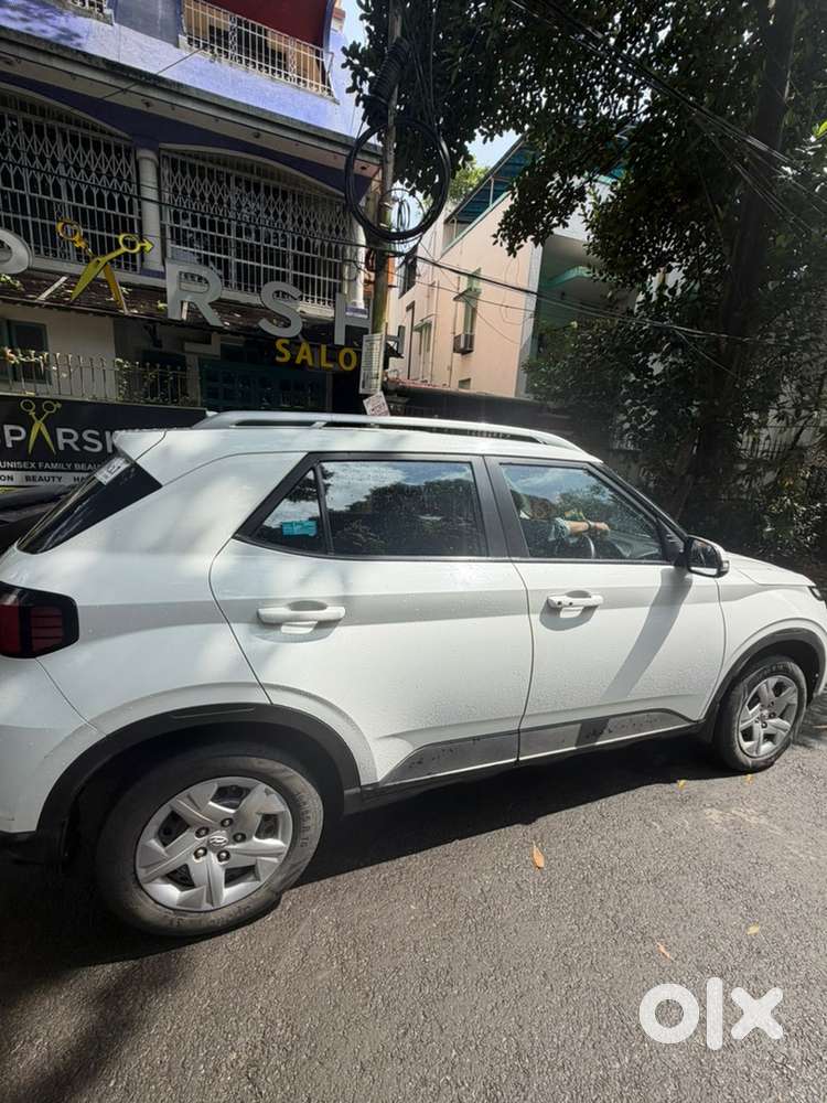 Hyundai Venue Petrol Well Maintained