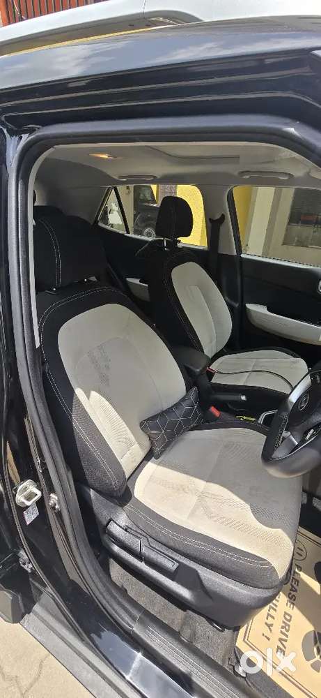 Hyundai Venue Sx Diesel  December 2022  28,000 Km  Sunroof  Excell