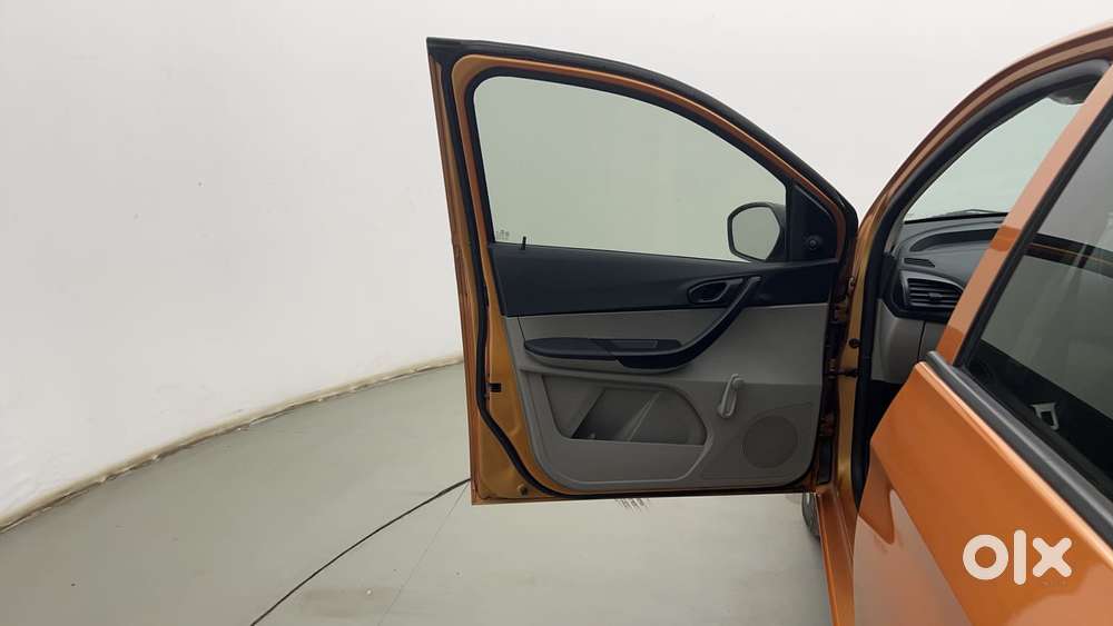 Tata Tiago Xe, 2018, Petrol