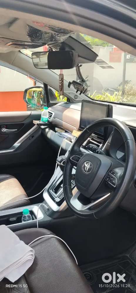 Toyota Innova Hycross 2024
