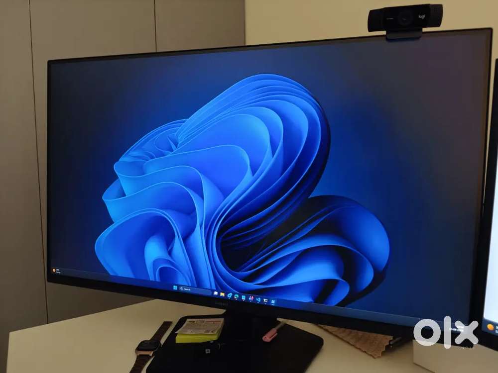 Samsung ODYSSEYYY G50F 32 inch 180hz 2k monitor 6 months old