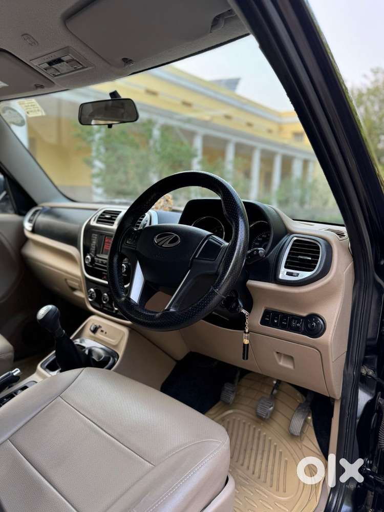 Mahindra Tuv 300 Mhawk100 T8 Dual Tone, 2017, Diesel