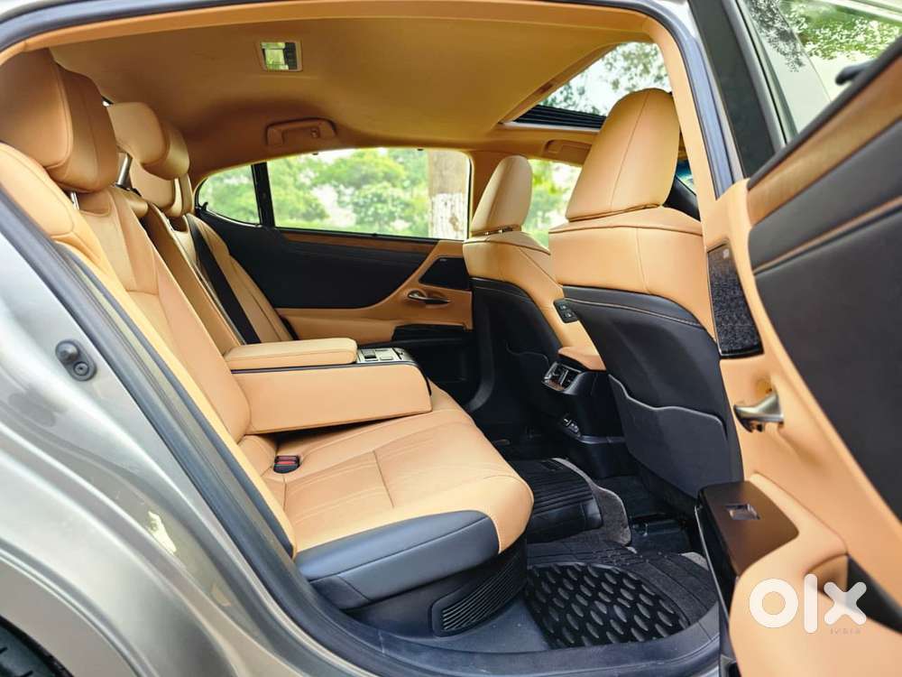 Lexus Es 300h Luxury, 2025, Cng & Hybrids