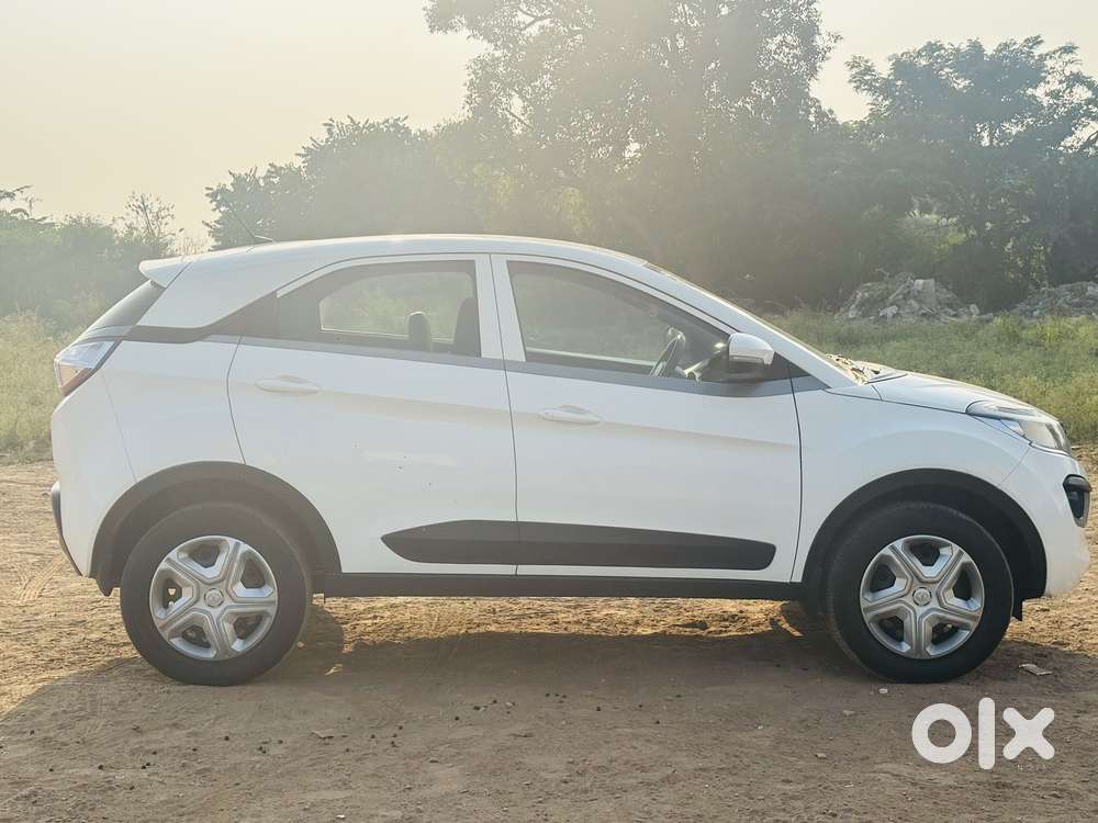 Tata Nexon 1.2 Revotron Xma, 2018, Petrol
