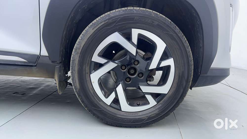 Nissan Magnite 1.0 Xv Premium, 2022, Petrol