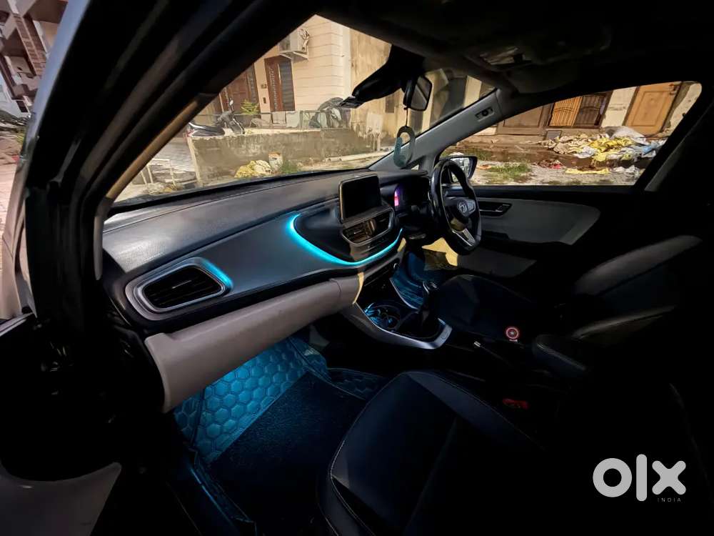 Tata Altroz Xz+ (o)(s) Icng Top Model  Sunroof  May 2024