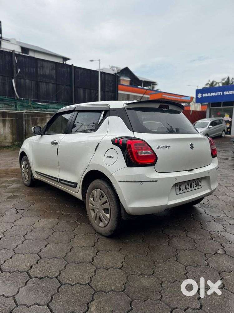 Maruti Suzuki Swift Vxi + Manual, 2022, Petrol