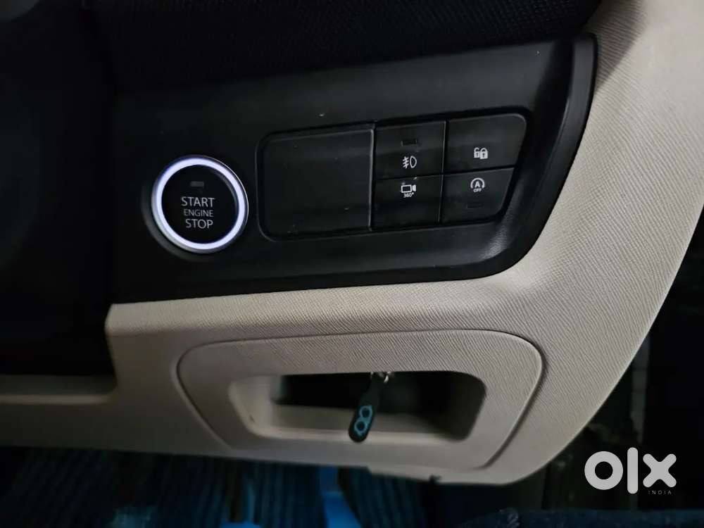 Tata Altroz 1.2 Xz Petrol Manual 2025