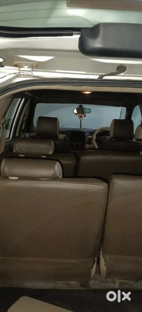 Toyota Innova Hycross 2010 Petrol Manual