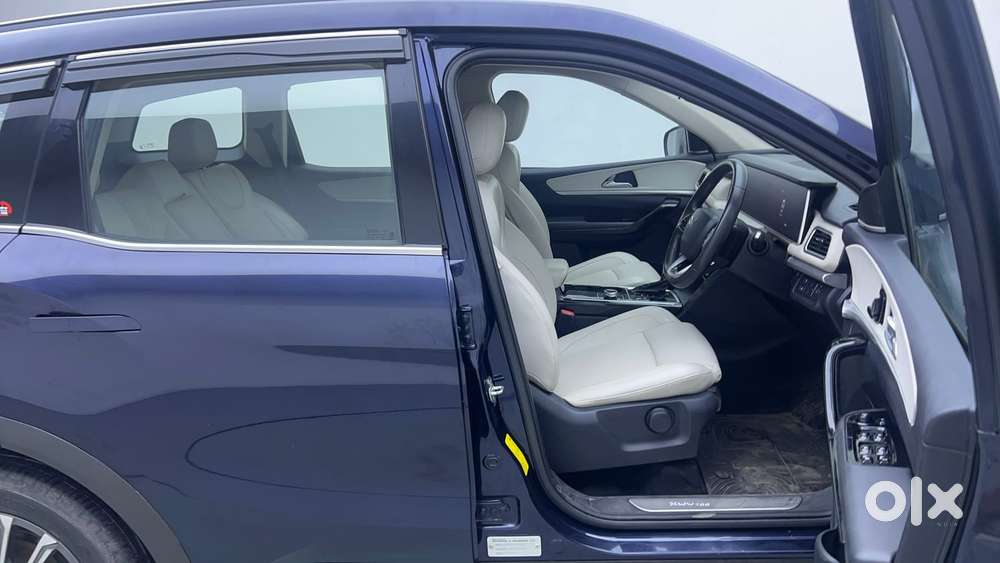 Mahindra Xuv700 2.0 Ax 7 Petrol At Luxury Pack Str, 2021, Petrol