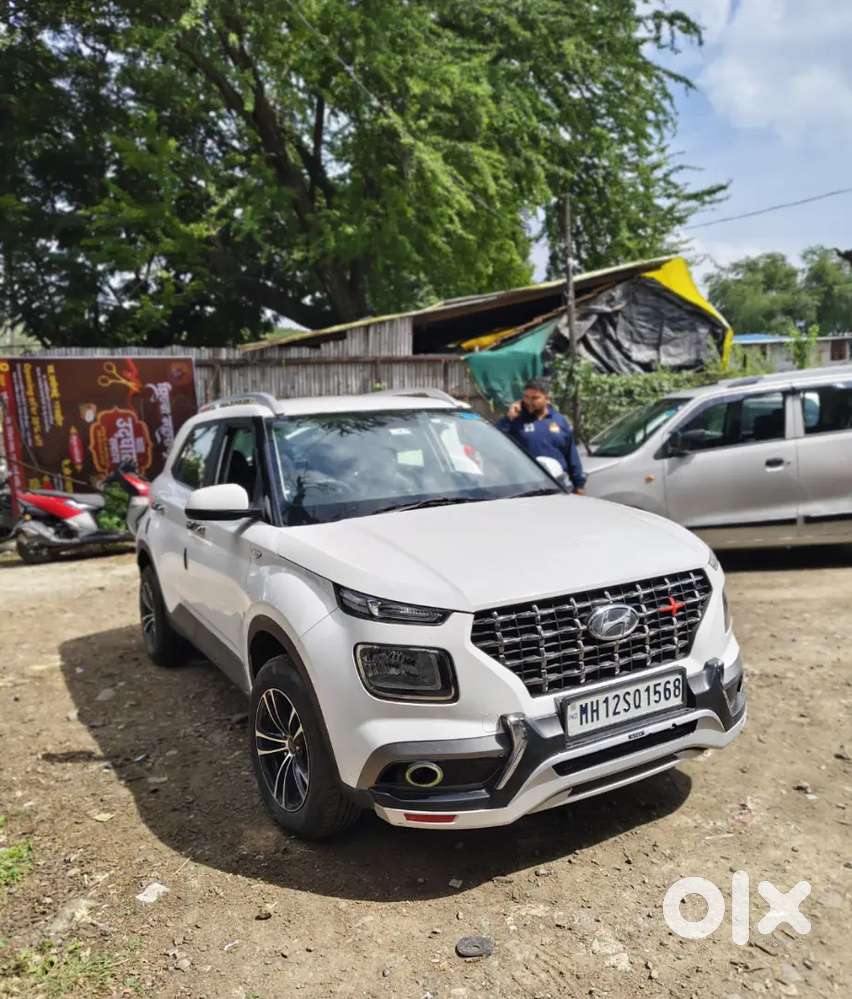 Hyundai Venue 2020 Petrol Well Maintained