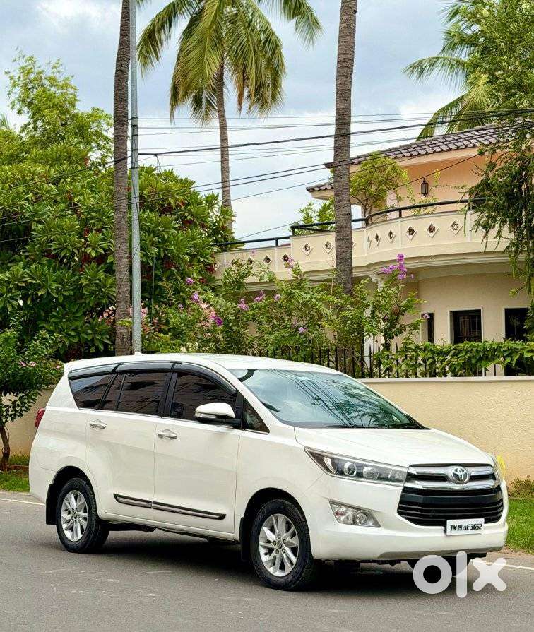 Toyota Innova Crysta 2.4 V, 2017
