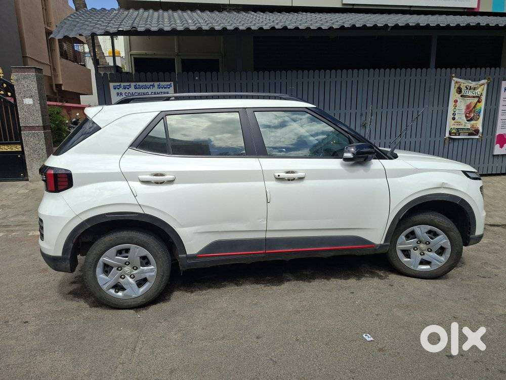 Hyundai Venue 1.2 S Plus, 2022, Petrol