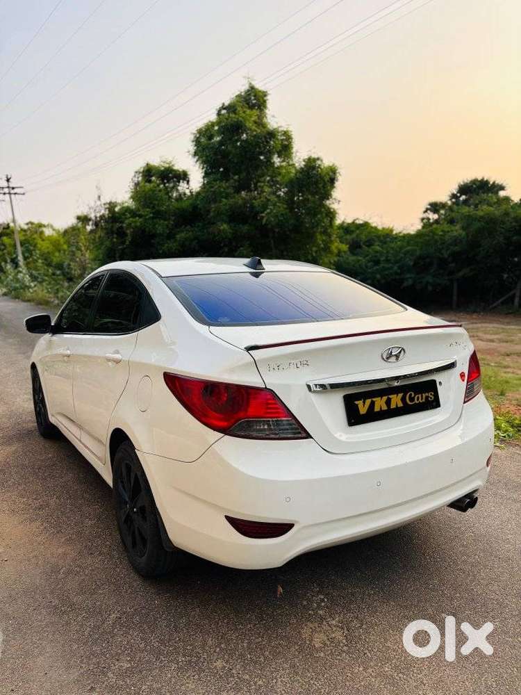 Hyundai Verna, 2011