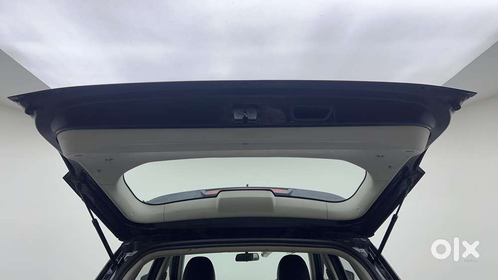 Mahindra Xuv300 W6, 2022, Petrol