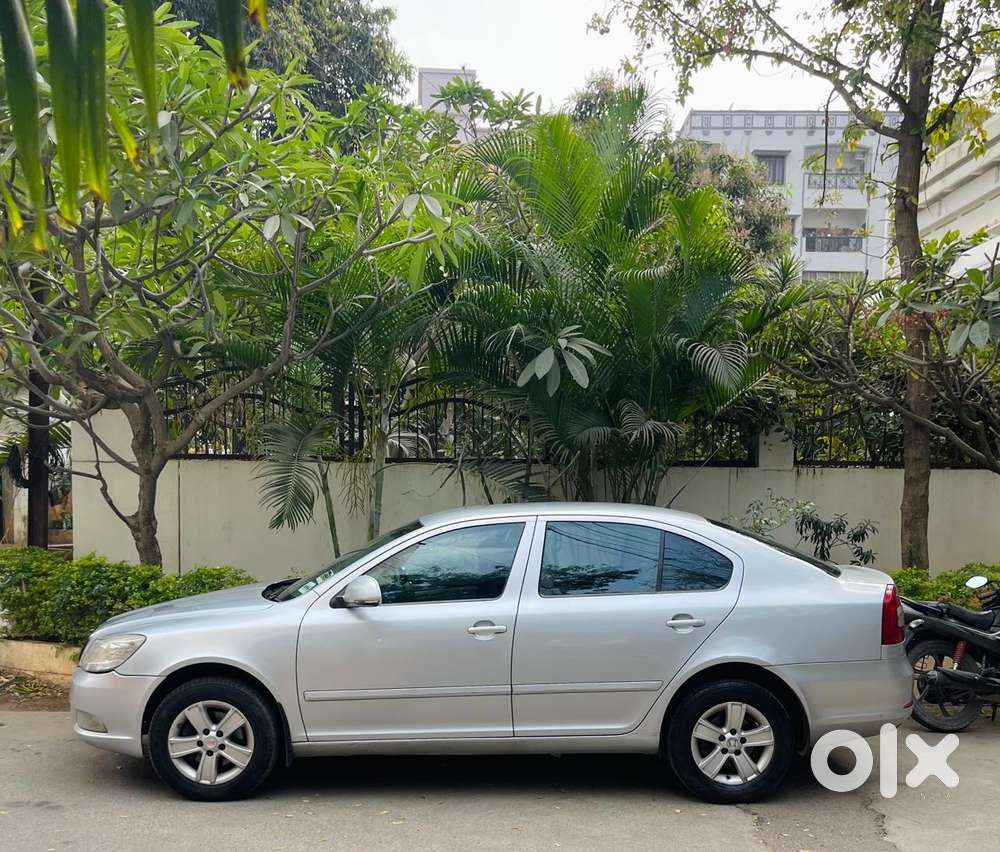 Skoda Laura Ambiente 2.0 Tdi Cr Automatic, 2010, Diesel