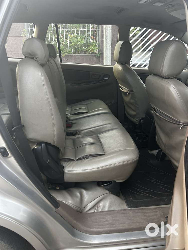 Toyota Innova 2.5 G (diesel) 8 Seater Bs Iv, 2015, Diesel
