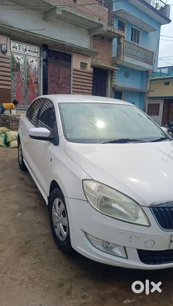 Skoda Rapid Tsi 2013 Petrol 80000 Km Driven