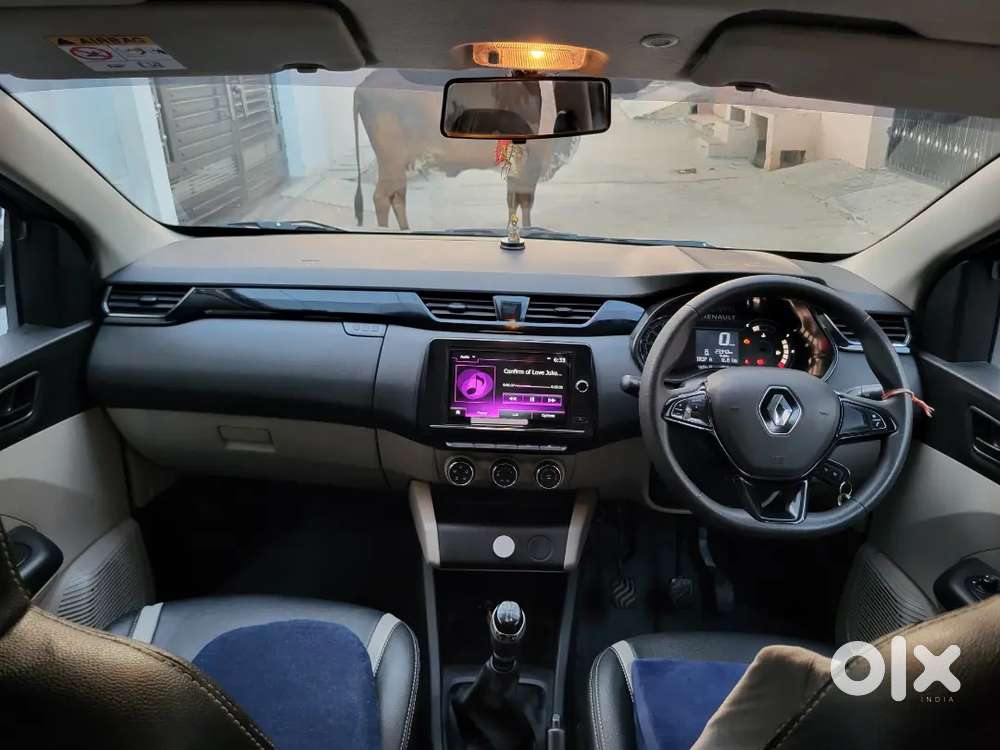 Renault 7-seater Car Showroom Condition