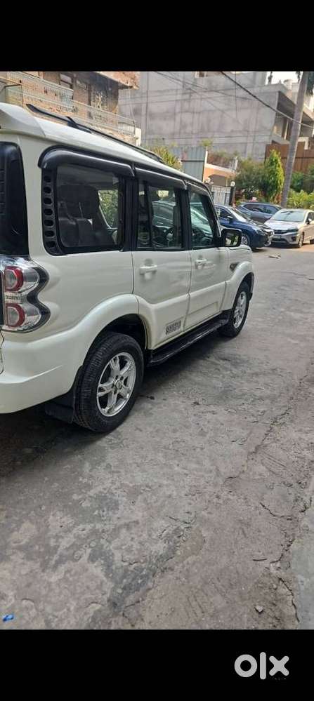 Mahindra Scorpio S10 7 Seater, 2017, Petrol