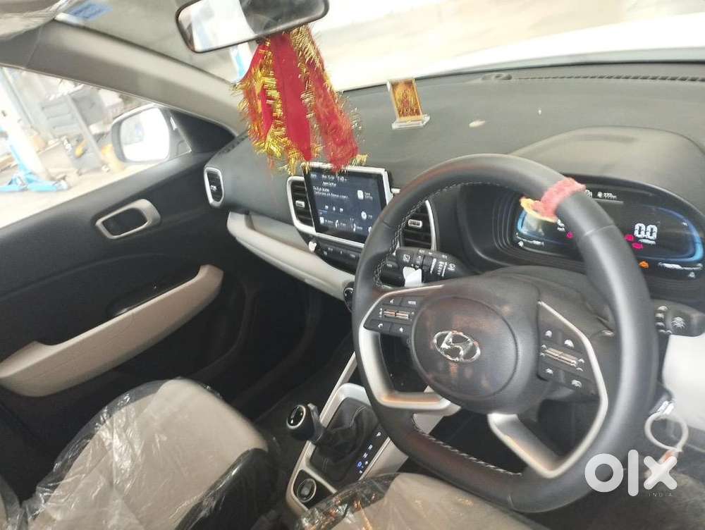 Venue 21k Km 2 Year Old First Owner Loan Cleared