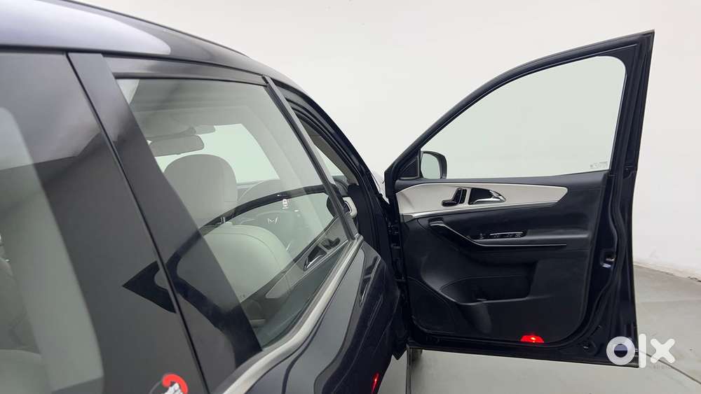 Mahindra Xuv700 2.2 Ax 7 Diesel At Luxury Pack Str, 2021, Diesel