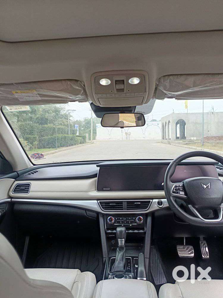 Mahindra Xuv700 2.2 Ax 7 Diesel At Str, 2022, Diesel